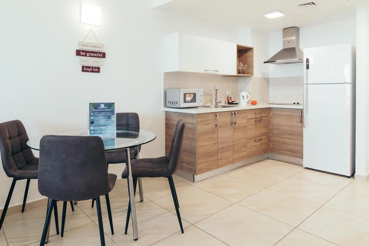 Lägenhet Almog Beach Apt Hotel מלון דירות אלמוג ביץ' Haifa