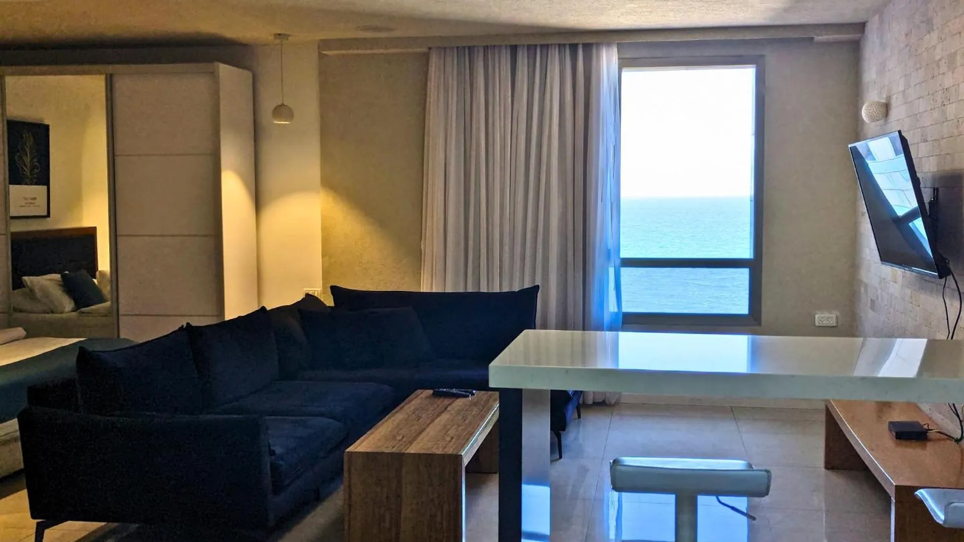 Apartament Almog Beach Apt Hotel מלון דירות אלמוג ביץ' Hajfa