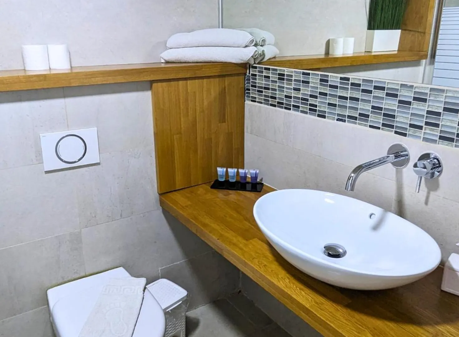 Lägenhet Almog Beach Apt Hotel מלון דירות אלמוג ביץ' Haifa Israel