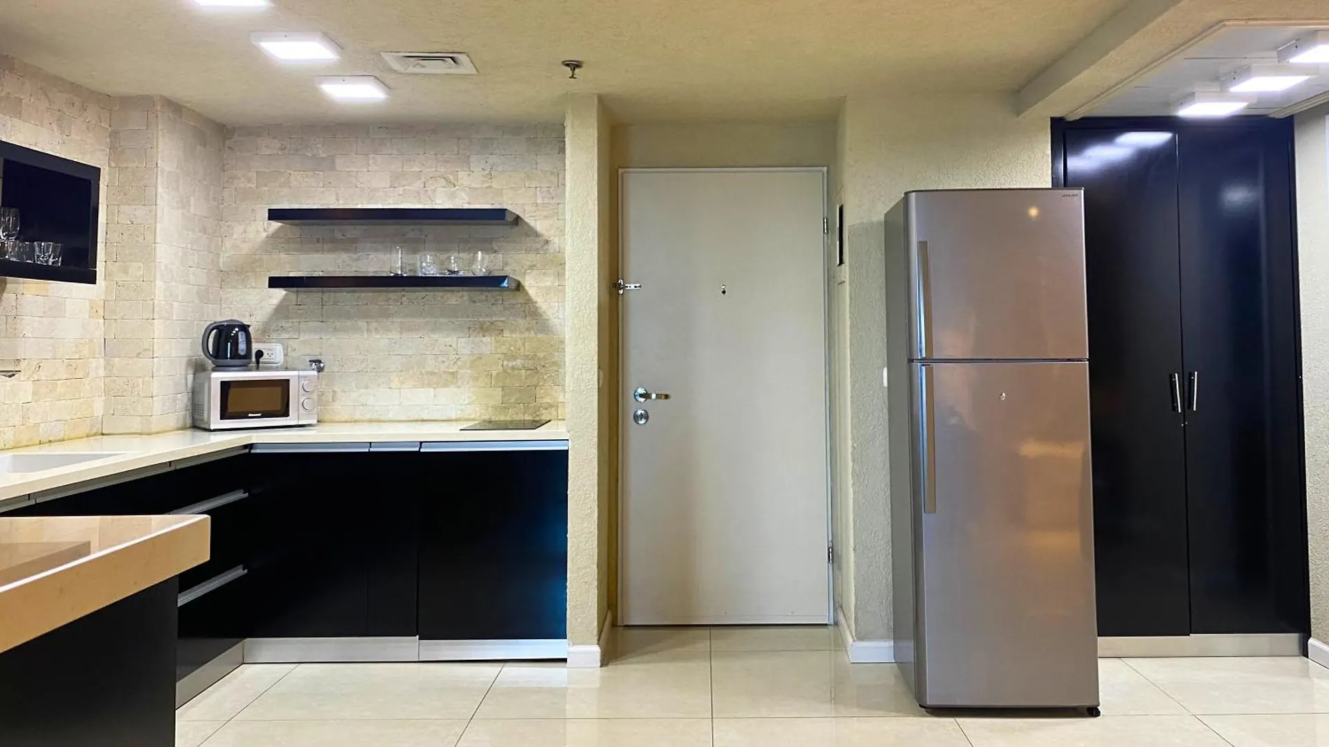 Almog Beach Apt Hotel מלון דירות אלמוג ביץ' Haifa