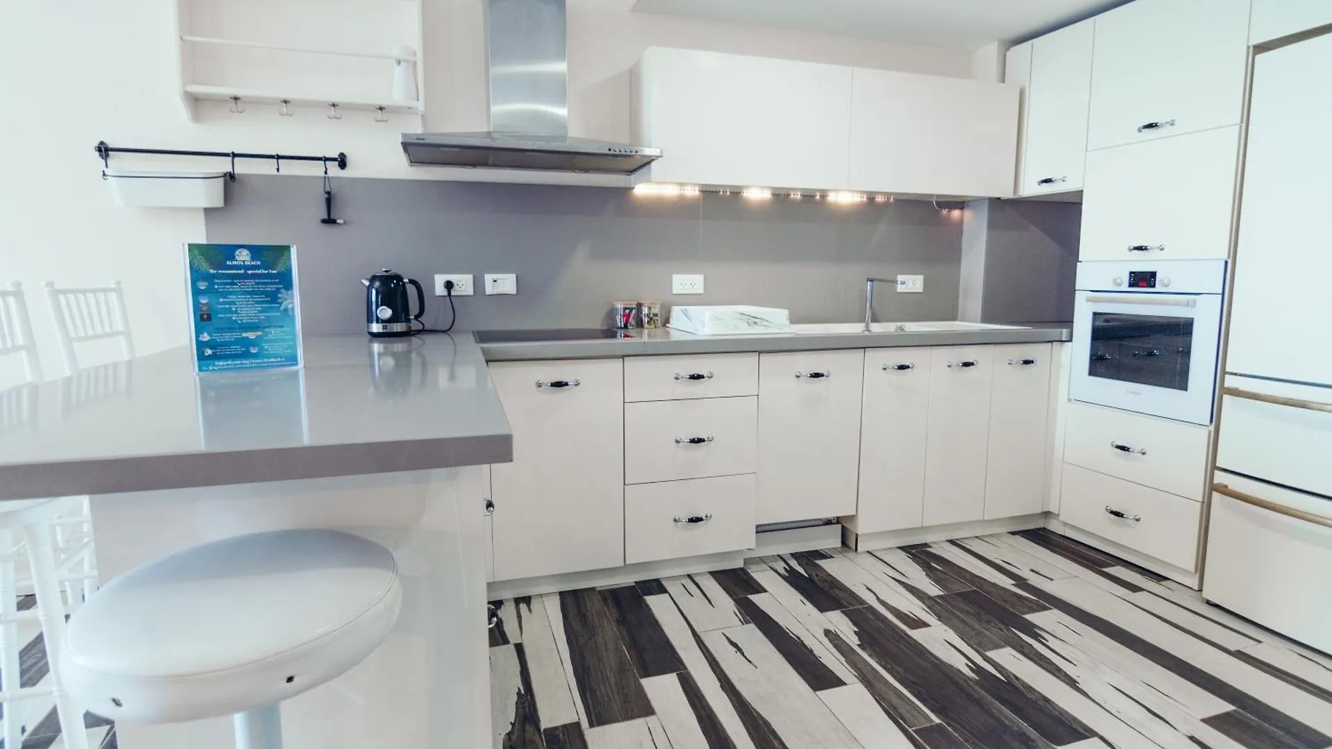 Almog Beach Apt Hotel מלון דירות אלמוג ביץ' Haifa Lägenhet